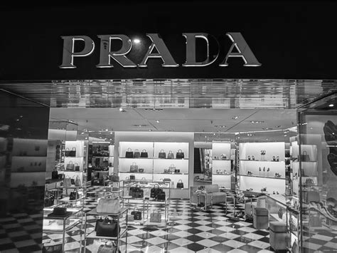 Prada – A história de luxo e sofisticação da marca.